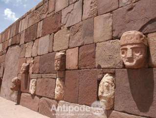Salida para Bolivia y visita del sitio de Tiwanaku