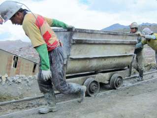 Visita de una mina en Potosí y viaje entre Potosí y Uyuni en vehículo privado